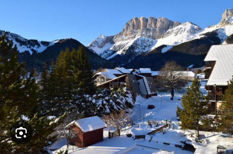 Petit Studio Mansarde 18 M2 Avec Navette Gratuit Aux Pistes De Ski Gresse-en-Vercors Exterior foto